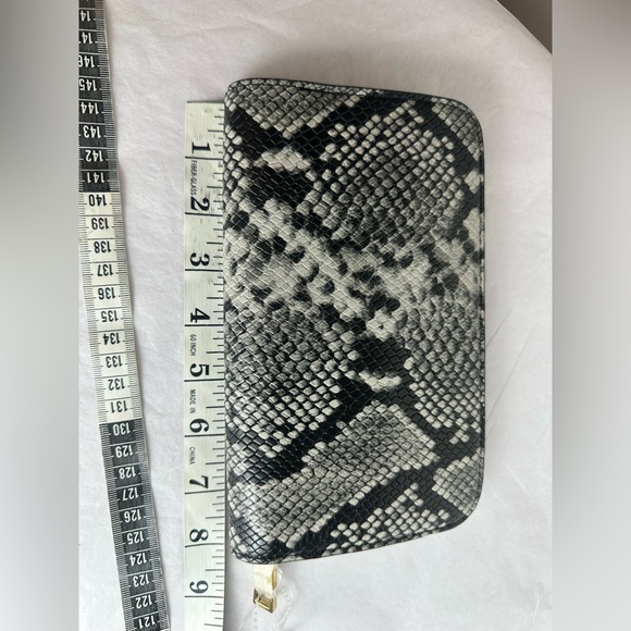 Snake-Embossed Zip Wallet - Picture 5 of 16